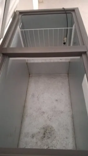 vendo freezer semi nova