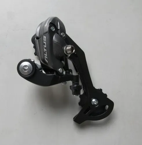Câmbio traseiro Shimano Altus RD M370 SGS 9V PIO