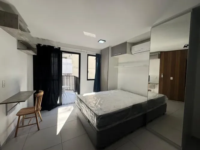 Apartamento mobiliado com 1 quarto e varandão no Centro do Rio - 1ª locação