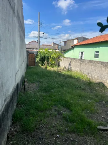 Meio terreno Araretama
