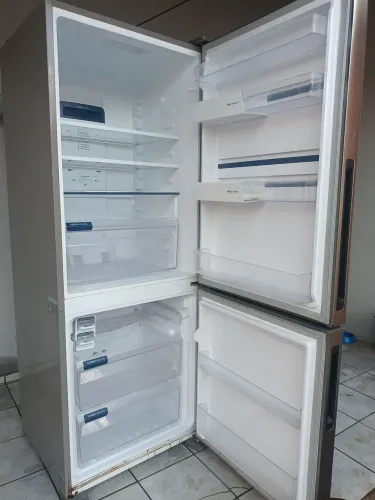 GELADEIRA DE INOX INVERTER,2 ANOS DE USO, NÃO ESTÁ GELANDO