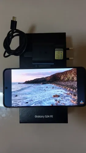 Galaxy S24 FE 256GB 8GB jetblack + fone bluetooth boat.