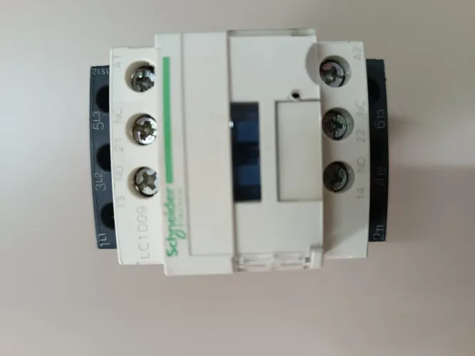 Contator Schneider Lc1d09 M7 9a 1na+1nf 220v Usado