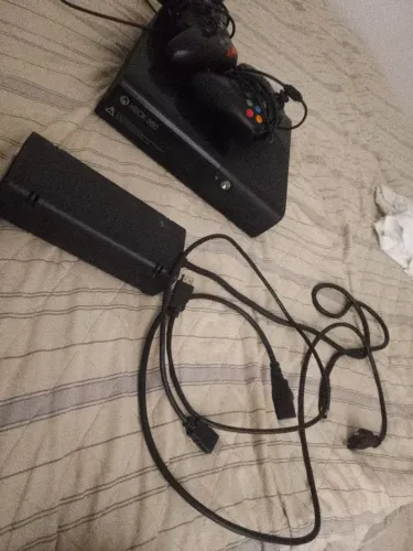 Vendo Xbox 360 desbloqueado, pequeno defeito no sensor