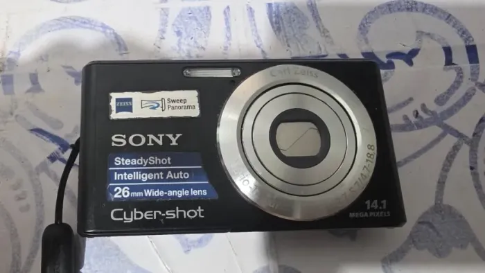 Câmera Digital Sony Cyber-shot 14.1 MP (Modelo DSC-W530)