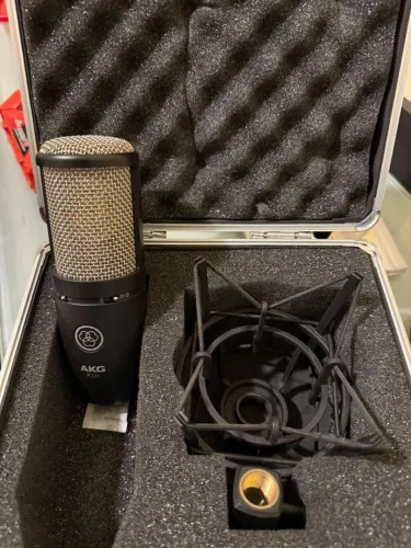 Microfone AKG P220