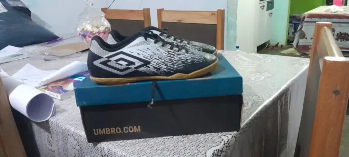 vende-se chuteira da umbro