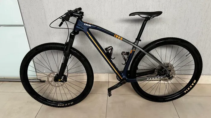 Bicicleta Caloi IBEX CARBON Deore 12v