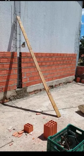 Pedreiro disponível 