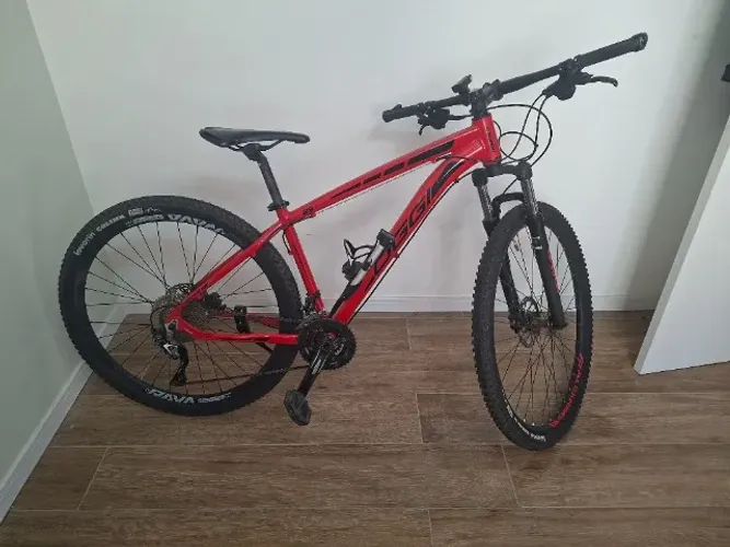 Bicicleta Oggi Hacker 29 TURBINADA com Shimano SLX