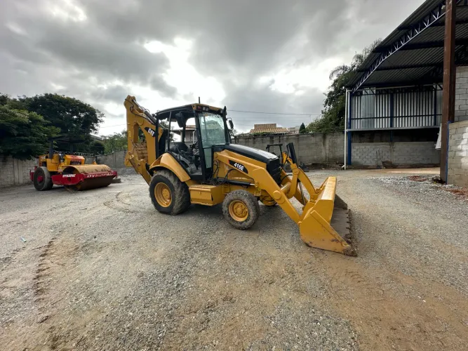 Retroescavadeira Caterpillar 416E 2013 4X2