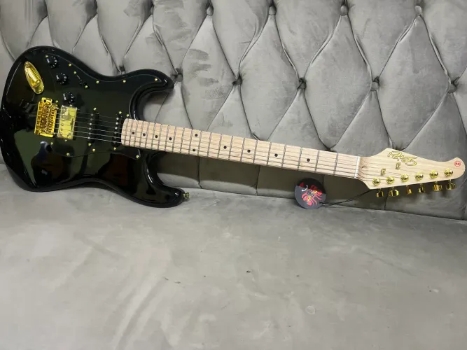 Guitarra Seizi Vintage Budokan HSS Canhota Black Gold
