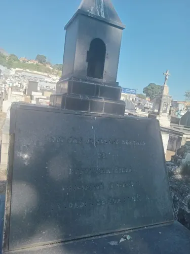 Jazigo Perpetuo - Cemitério do Murundu