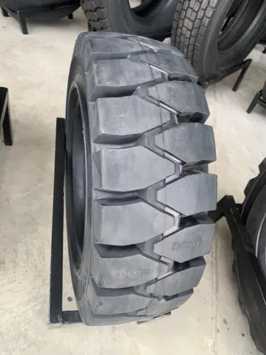 PNEU 28X9-15 SÓLIDO Xbri YY - 101