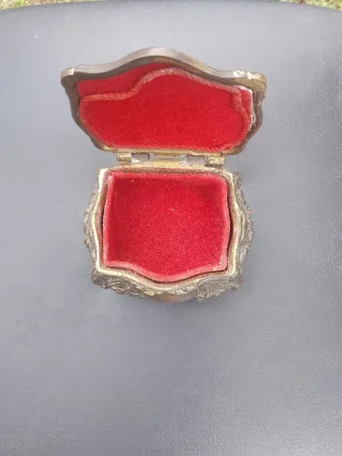 Porta jóias de metal antiga