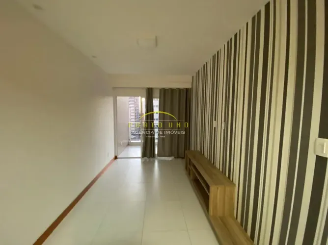 Quarto e Sala Semi-Mobiliado para Alugar na Barra  Prédio com Infraestrutura e Garagem