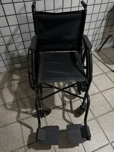 Vendo Cadeira de rodas 2 meses de uso