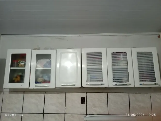 Vende se um armário Itatiaia