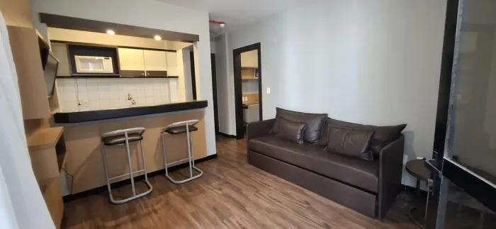 Locação | Mobiliado, 45 m², 1 quarto e 1 vaga de garagem - Centro, em Florianópolis.