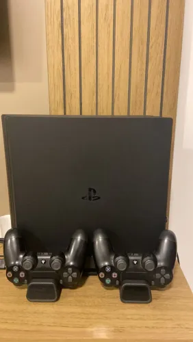 PS4 PRO 1TB com 7 jogos