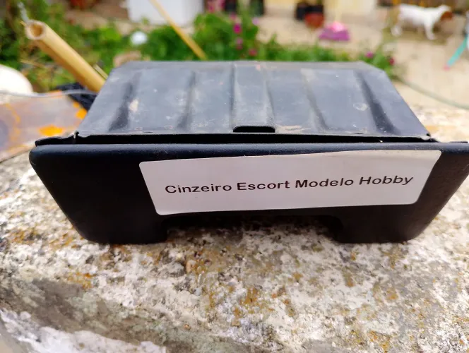 Cinzeiro Escort modelo hobby