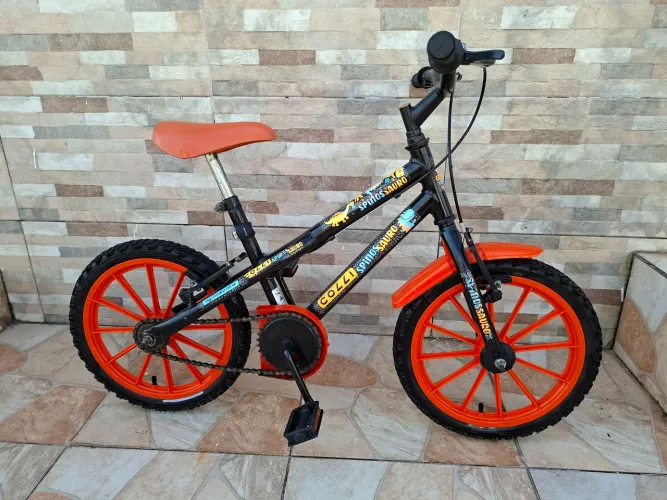 Vende-se uma bicicleta infantil, Aro 18, seminova, único dono. Valor: R$ 300,00