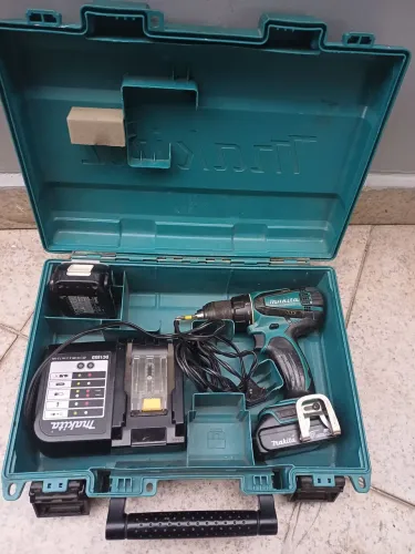 Parafusadeira Makita 18 volts.