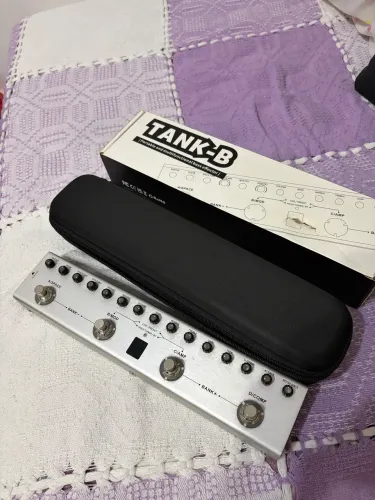 TankB pedaleira na caixa com case