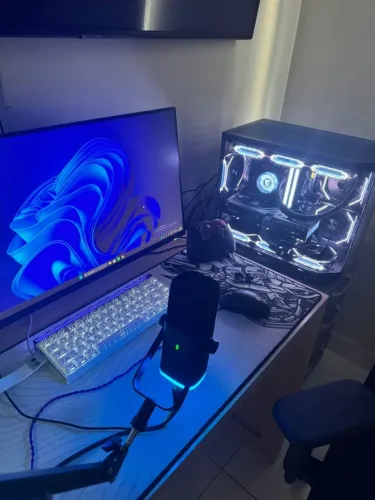 SETUP GAMER COMPLETO 2K/4K HIGH-END - RTX 5070 12GB + i5 14600K + ALIENWARE 320Hz
