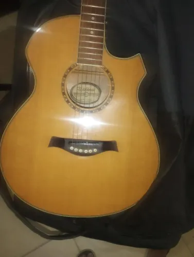 Violão Waldman bem conservado sem marca de uso 