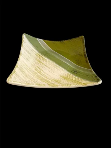 Elegante centro de mesa/fruteira em cerâmica de fabricação, de apelo estético moderno