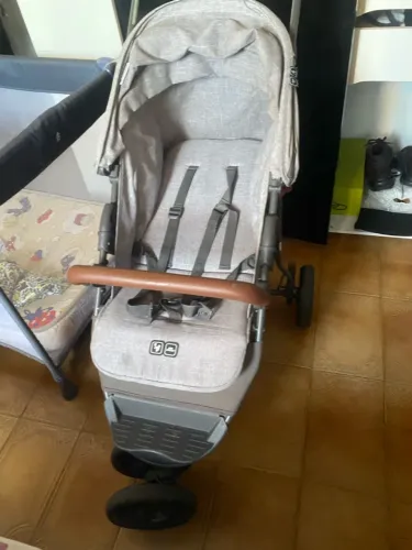 Carrinho de bebê sem avaria