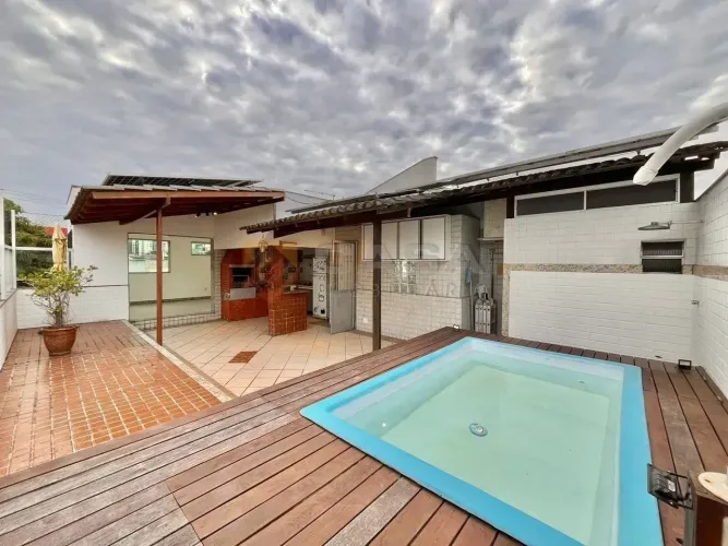 Casa com piscina em Jardim Camburi, oportunidade de preço!