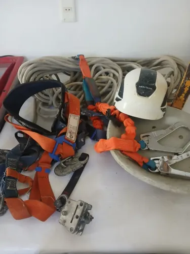 Vendo cadeirinha completa para pintura