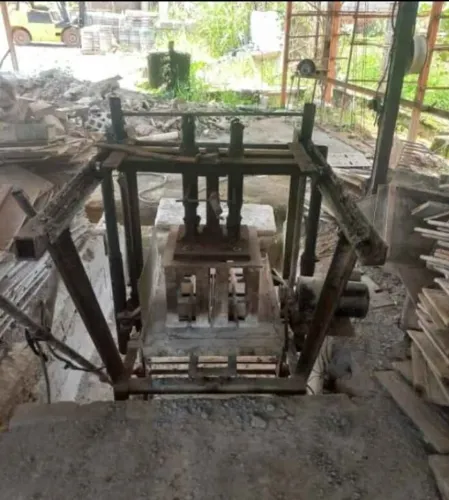 Máquina de Blocos de Concreto + 3 Matrizes