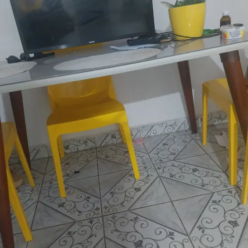 Mesa semi nova venda só no Pix na retirada.