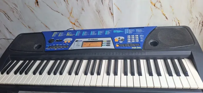 Lindo Teclado yamaha 5 oitavas top