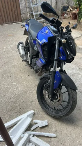 Vende-se moto yamaha