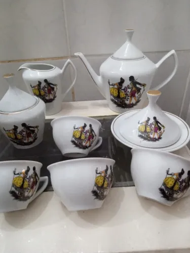 Jogo de café e chá de porcelana Pozzani 