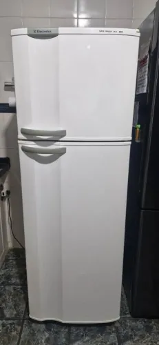 Geladeira Eletrolux 360 litros