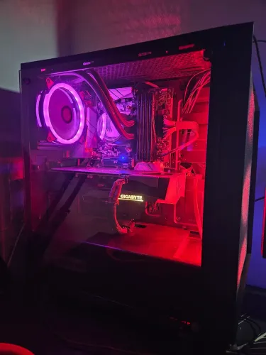 PC R 5 5600g 32gb ram + rx7600 8gb 720 gb de nvm+ssd m2