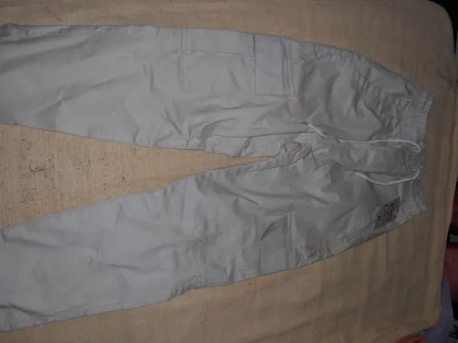 Calça Cargo, nova, Tamanho 16 anos