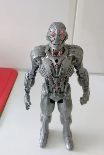 Ultron Eletrônico 30cm - Original Hasbro 