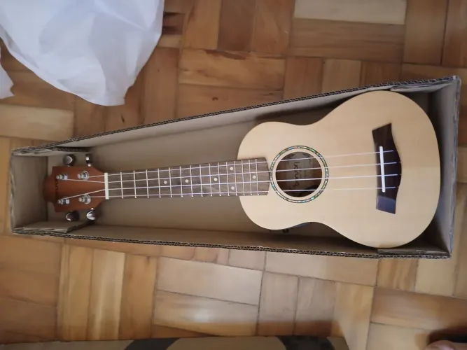 Ukulele Benson novo