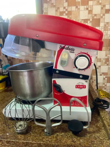 batedeira profissional GPanix, 5 litros, bivolt, funcionamento perfeito, correias novas