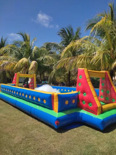 Futebol de sabão + canhão de espuma