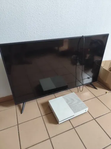 VENDO XBOX ONE S 1TB + TV POR R$1.850 ? TUDO BEM CONSERVADO E FUNCIONANDO!