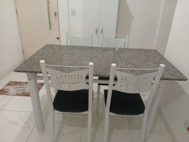 Mesa tampo de mármore 6 cadeiras!!!