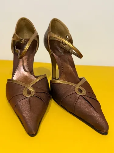 Sapato feminino em couro para festa 