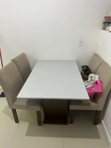 Mesa com 4 cadeiras